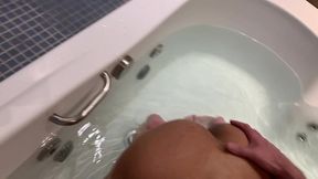 um sexo completo dentro da hidromassagem