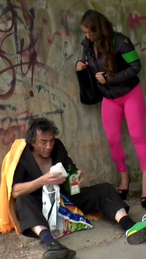 Obdachlos die geile MILF gebumst und Natursekt   Clip 1