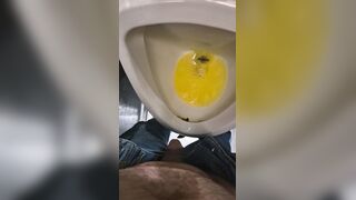 Highly risky pissing at the mall