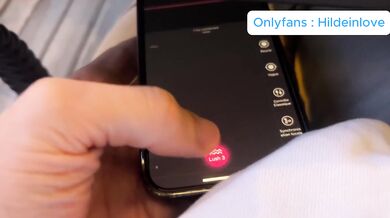 Hildeinlove je contrôle son Lovense au resto… et je la baise dans la voiture