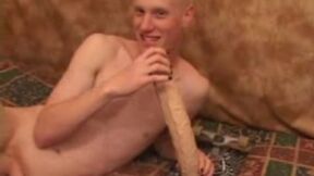 ”Amateur Kaos Dildo Jacking”