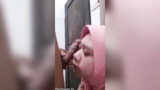 BJ Pembantu Jilbab Sampai Keluar Dimulut
