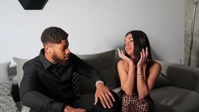 tras camara de martina smeraldi y 3 bbc dandole la bienvenida a barcelona