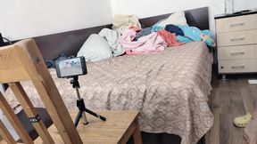 Amateur woman masturbates with her fingers in her.