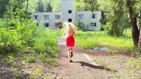The pervert Maniac fucked a busty blonde in the woods