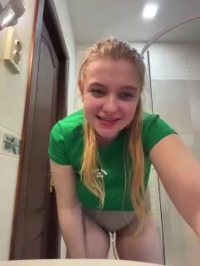 Crazy squirting and deepthroat with big dildo