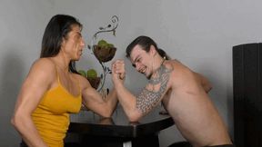 Armwrestlers (Alexis vs Max) wmv