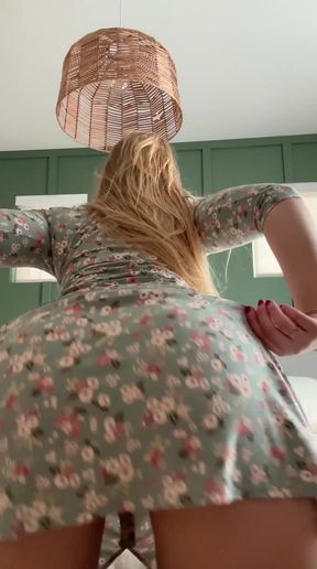 Amateur with big tits and ass shows off her stuff