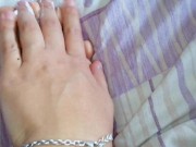Questa schiuma sembra sborra sui miei piedi!