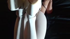 MILF with a Gorgeous Ass in Pantyhose and Heels