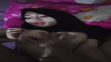 Jilbab Toket Gede Suka Banget Sepong Kontol