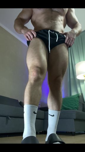 Insane Huge Quads Flexing and Shaking