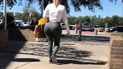 Perfekte Jiggly Ass Latina Milf in Spandex (SUPER BUSTED)