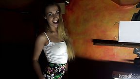 Ukrainian hottie Daphne Klyde gets her twat licked by girl during FFM