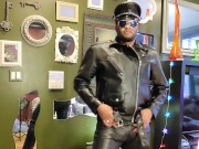 KennieJai jerks off in leather