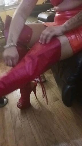 Goldie sucking raw duck amd gets nutted on