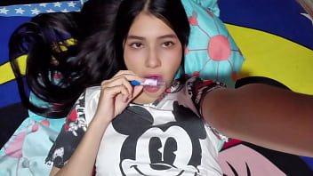 18-year-old college girl masturbates with her dildo( XVIDEOS RED)