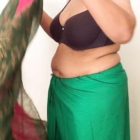 Sexy Indian Girl Stripping Off Saree to Panty