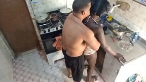botando no cu da mulata na cozinha