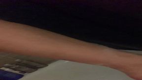 aris dark meando en la ducha