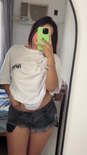OnlyFans teen shows off her tits