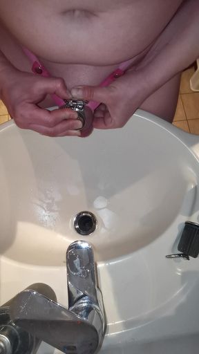 Locking up the sissy clit