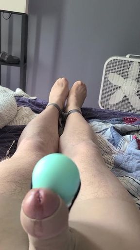 Hands-free cumshot in pantyhose