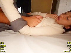 狂った日本の尻軽女、白石みくの角質除去のための口づけ Jav Movie