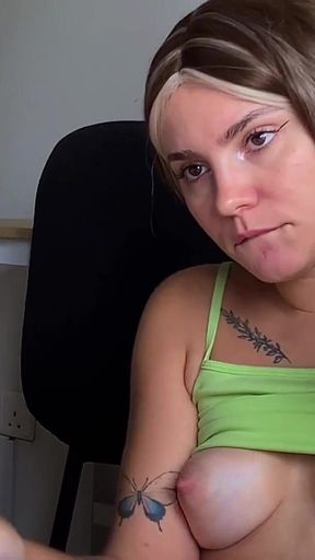 Stepmom Saw Me Masturbating and Offered Her Mouth and Pussy Instead of a Hand - Huge Facial