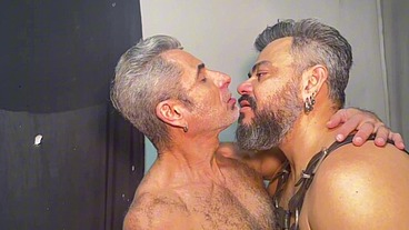 Parrudao dominou e arrombou gostoso o meu rabao