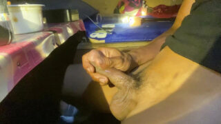 Velký penis bez sedla s mladými amatérskými japonskými crossdresserkami v šatech a s explozivními obličejovými masážemi