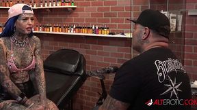 Amber Luke's big tits bounce while getting tattooed on reality show