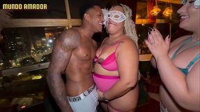 Festinha de carnaval com muita buceta e cu sentando no pau