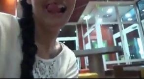 Schlucken von Spermen in der Öffentlichkeit