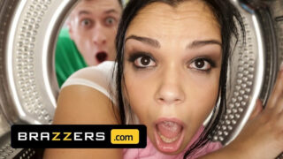 Blowjob, squirting &#8211; cô nàng tóc nâu ngực khủng Sofia Lee bị Charlie Dean địt hậu môn