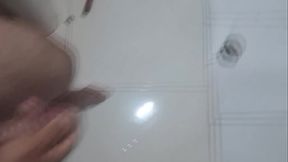 Sorvete de morango com recheio de leite condensado