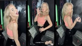 Sexy SF Milf smokes Eve 120 in pvc