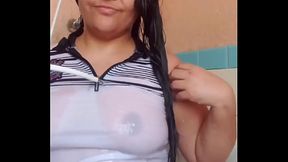 Ele ama ver meu bra&ccedil_o molhado - Parte 2
