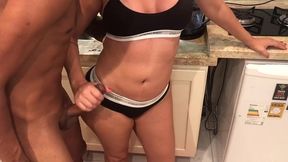 novinho ver sua tia gostosa do bundao lavando a louca