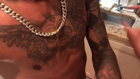 novinho ver sua tia gostosa do bundao lavando a louca