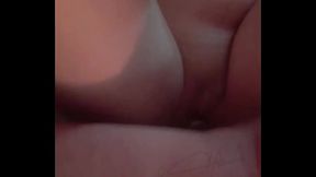 Mi novio me hace cornuda y se coje a mi amiga mientras me masturbo y grabo