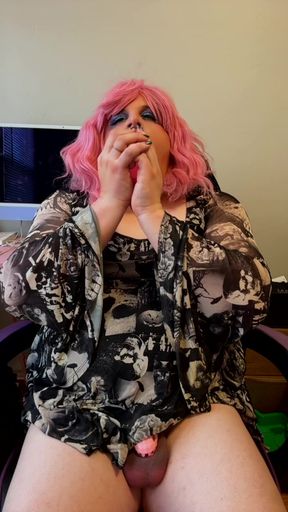 Goth Sissy Shows You How It's Done