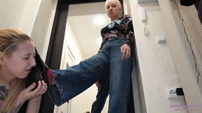 LORA - You know how to greet your Mistress properly! (4K)