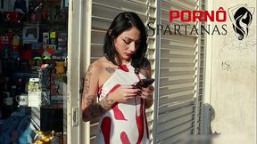 Novinha Assiste Porn&ocirc_ da M&atilde_e e Vai Sentar no Mesmo Pau