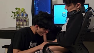 I wanted dick so I teased my boyfriend while he was playing