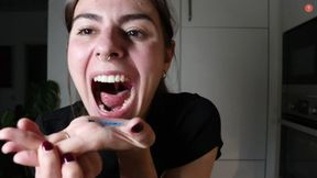 Nicki shrinks and crushes