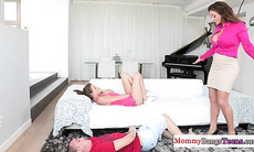 Busty milf pussylicking in trio before facial