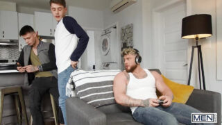 Bruce Huxley, Joey Mills dan William Seed, penis besar disetubuhi secara anal