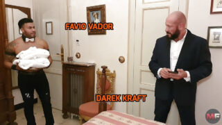 Dövmeli İspanyol eşcinsel fahişelerin anal seks yaptığı fetiş içerikli hardcore video.