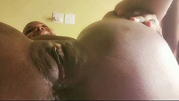 CLOSEUP CLIT SUCKING AND LICKING WITH SHAKING ORGASM